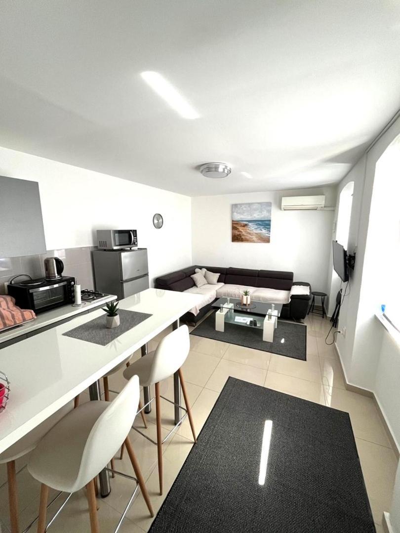 City Centre Apartment With Terrace 2 Pula Luaran gambar